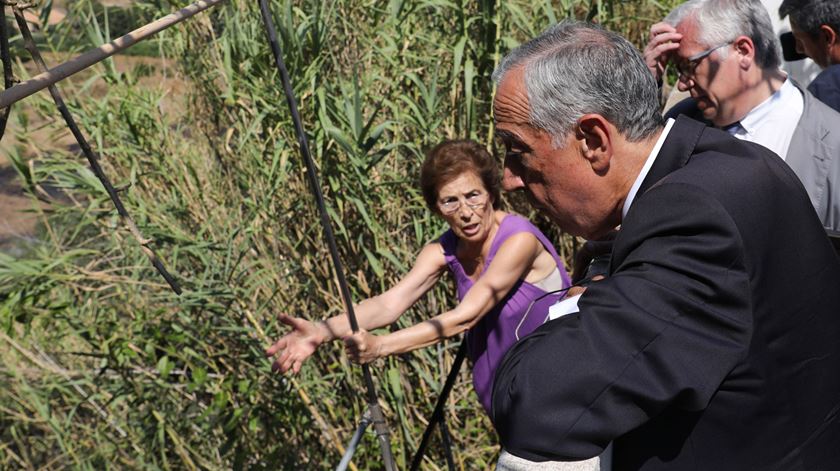 Marcelo visitou a serra de Monchique com o ministro Eduardo Cabrita. Foto: Miguel A. Lopes/Lusa