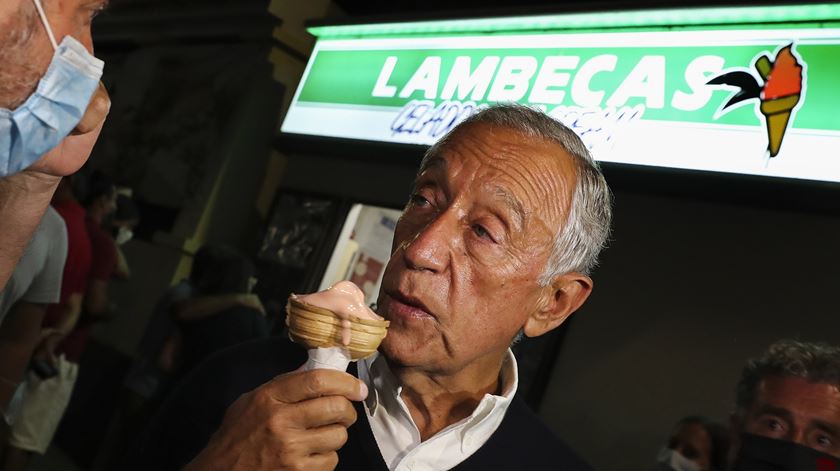 Marcelo Rebelo de Sousa em Porto Santo a provar uma Lambeca. Foto: Homem de Gouveia/Lusa