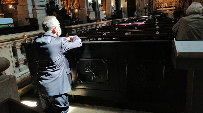 Marcelo Rebelo de Sousa visita a Basílica dos Mártires no dia em que as igrejas reabrem para o culto com fiéis. Foto: Pedro Filipe Silva/RR