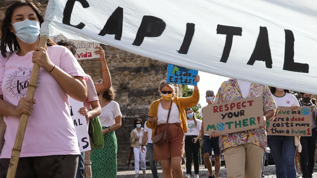 As chamadas greves climáticas estudantis, que atraem sobretudo as gerações mais jovens, têm acontecido no mundo inteiro. Foto: Paulo Novais/Lusa