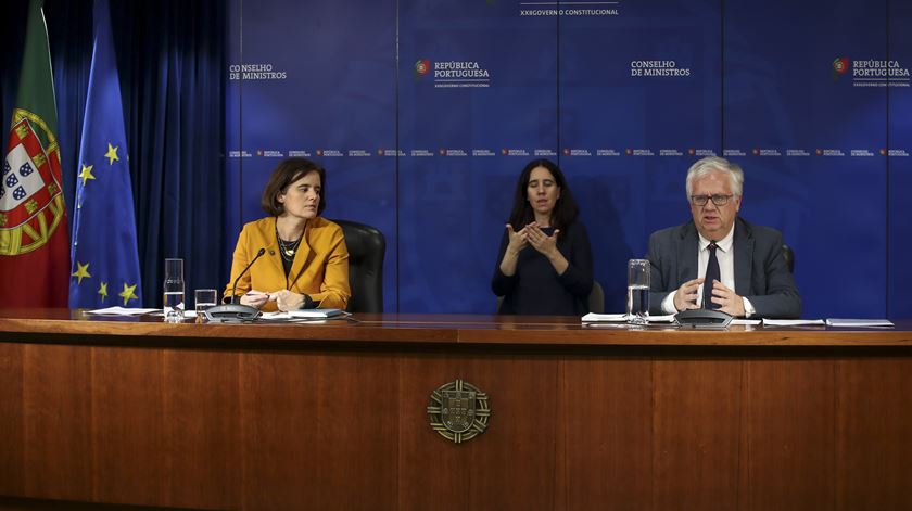 Ministros Mariana Vieira da Silva e Eduardo Cabrita no final do Conselho de Ministros. Foto: Manuel de Almeida/Lusa