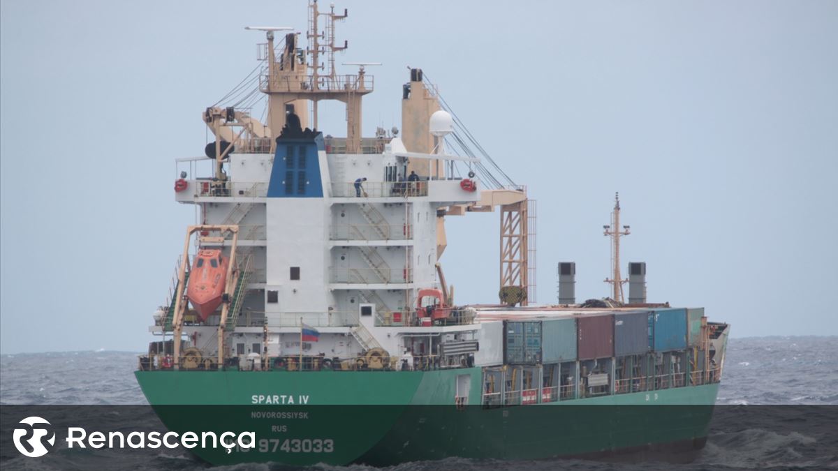 Marinha russa inicia exercícios com participação de cerca de 300 navios