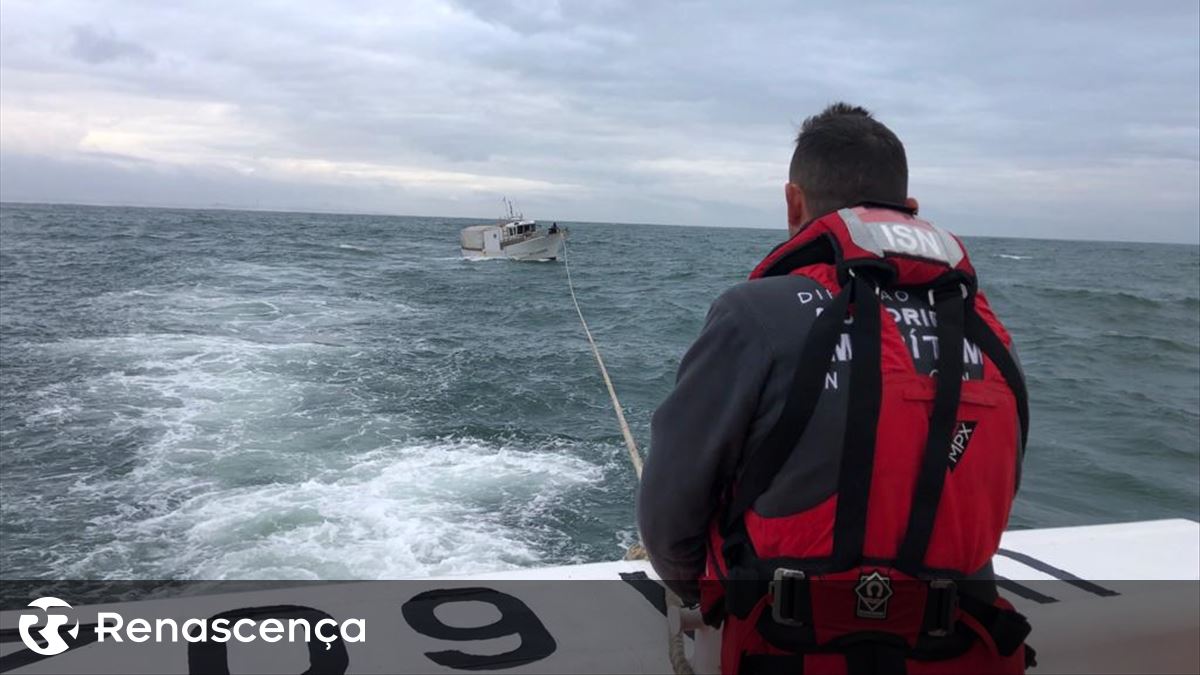 Marinha resgata três homens em barco de pesca à deriva na Póvoa de Varzim