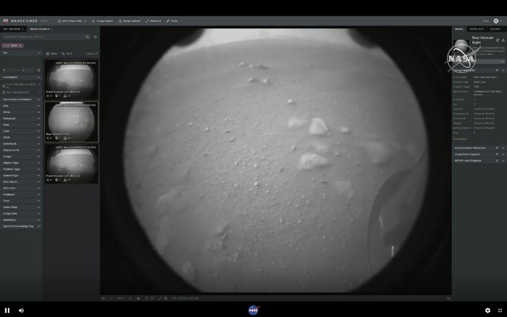 As primeiras imagens enviadas pelo "Perseverence" depois de aterrar em Marte. Foto: NASA