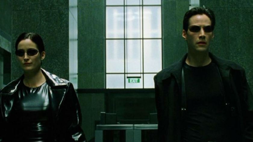 Matrix 4 é um dos filmes que terá estreia simultânea no grande ecrã e em streaming. Foto: Warner Bros.