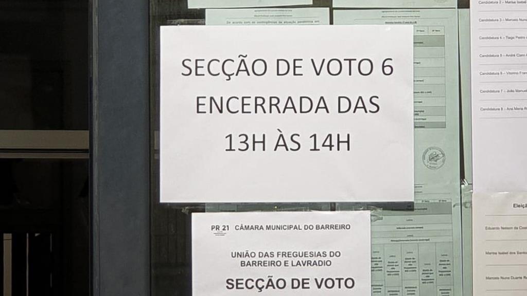 Mesa de voto na União de Freguesias Barreiro e Lavradio fechou entre as 13h00 e as 14h00, durante as presidenciais de 2021. Foto: DR