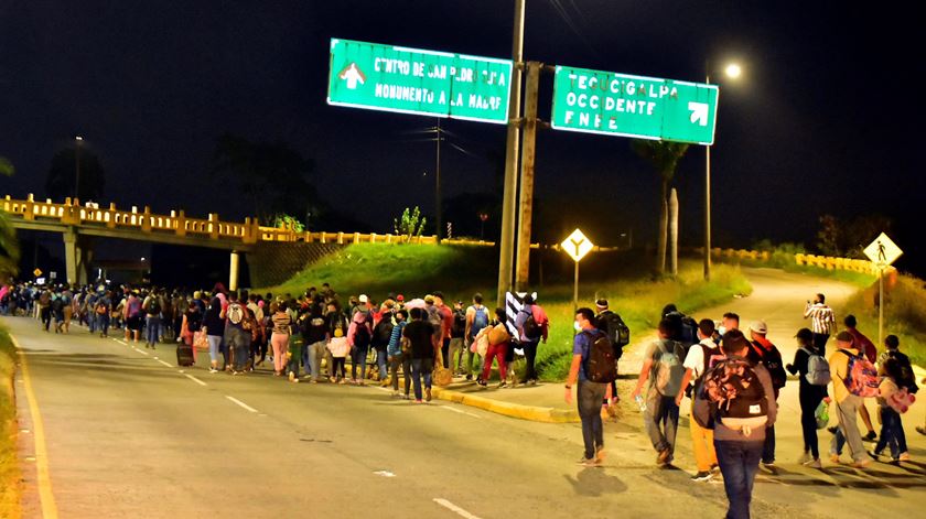 Grupo atravessou esta quinta-feira a fronteira com a Guatemala. Foto: José Valle/EPA