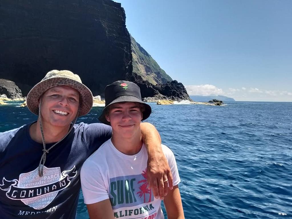 Miguel Arrobas e o seu filho, também Miguel, no reconhecimento do percurso, Ilha do Corvo. Foto: MA