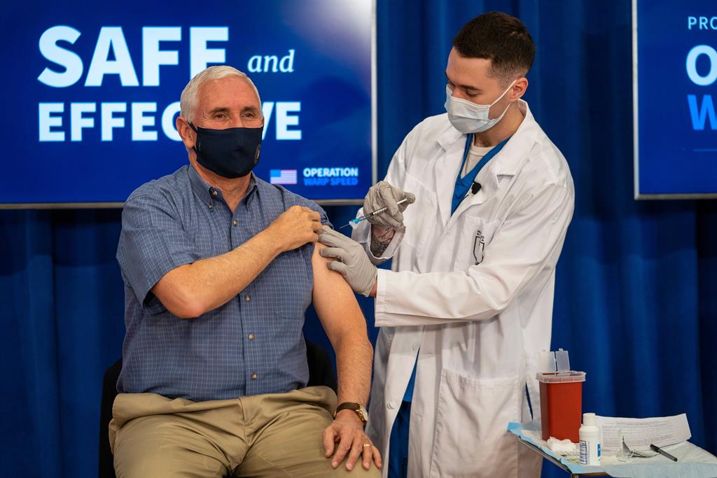 Mike Pence vacinado contra a Covid. Foto: Doug Mills/EPA