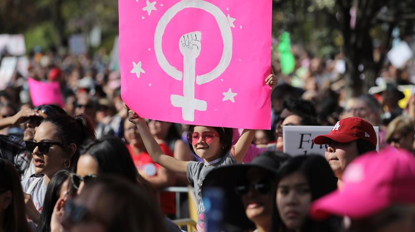 Milhares nas ruas de Los Angeles na 4ª edição da Marcha das Mulheres. Foto: David Swanson/EPA.