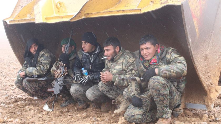 Militares das Forças Democráticas da Síria muito preocupados com a anunciada saída das forças americansa. Foto: Facebook YPG