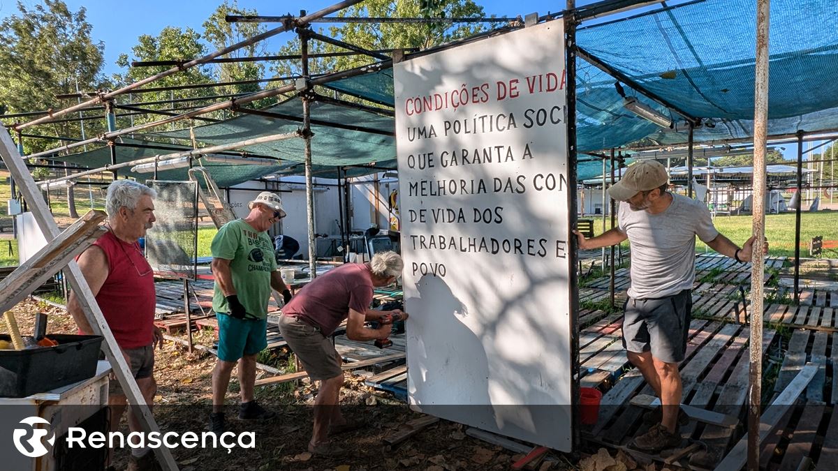 Voluntários trocam férias pelos preparativos da Festa do Avante. “A minha praia é a Atalaia”