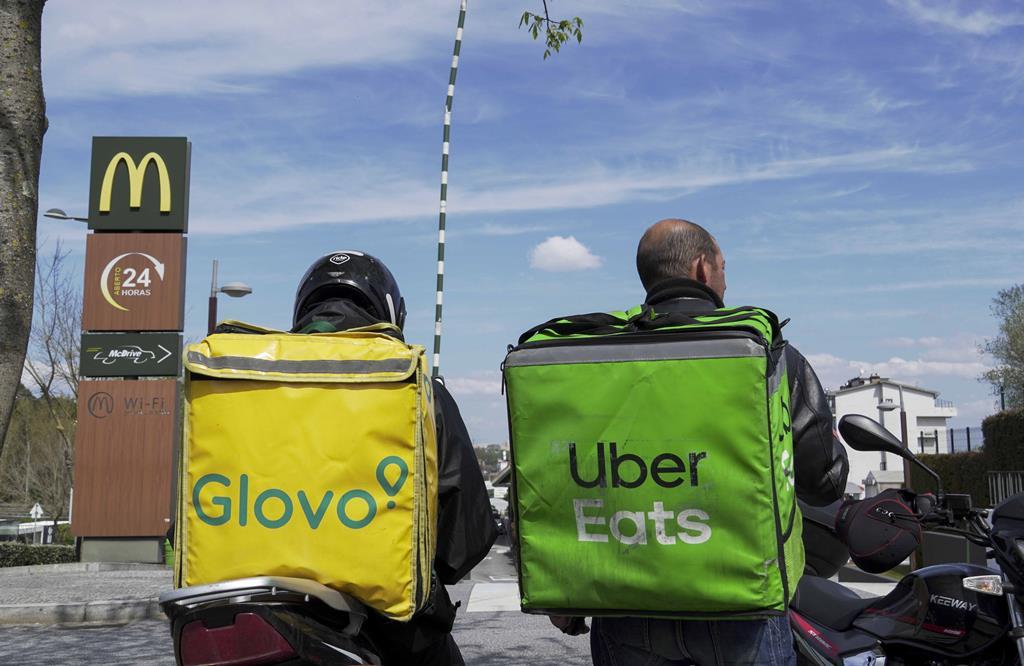 motoristas da glovo e uber entregas ao domícilio comércio online. Foto: Inês Rocha/RR