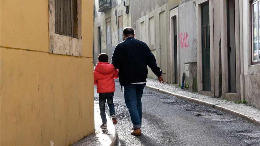 Há uma "situação fora de controlo" na Mouraria. Casas continuam sobrelotadas