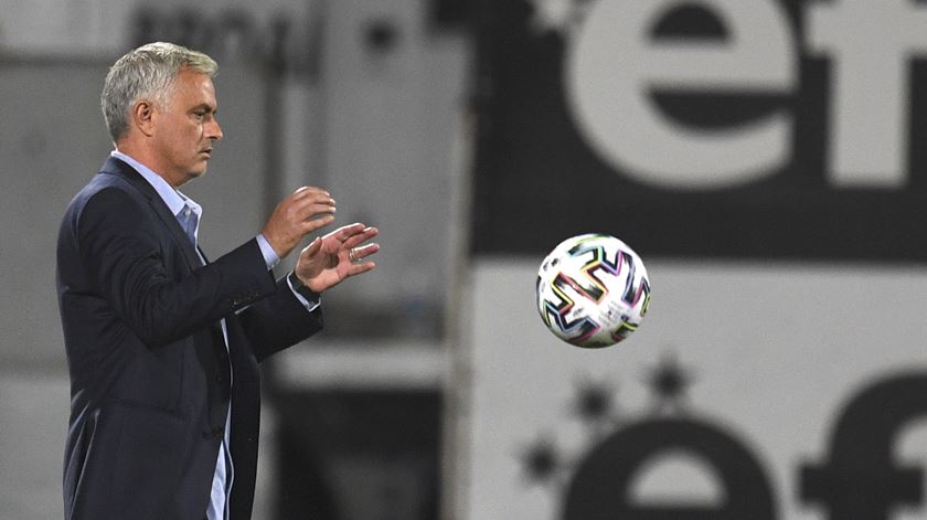 Empate agridoce para os Spurs de José Mourinho. Foto: Vassil Donev/EPA