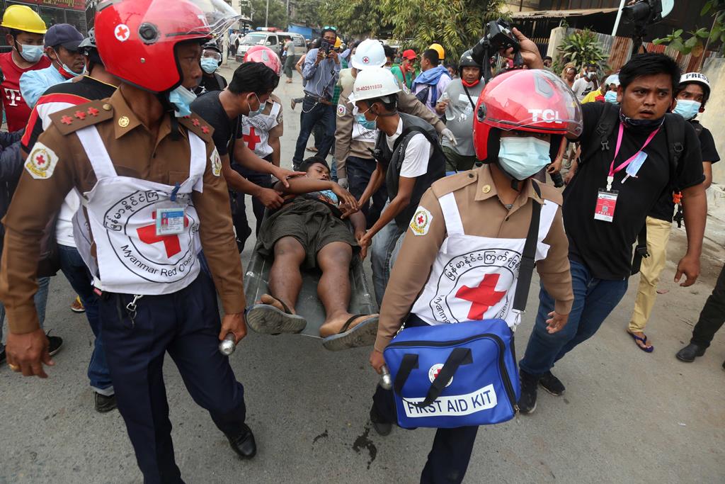 Confrontos continuam no país. Foto: Kaung Zaw Hein/EPA