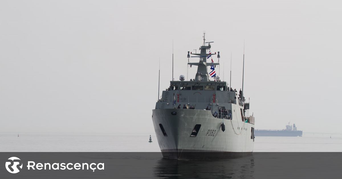 Marinha acompanha três navios russos