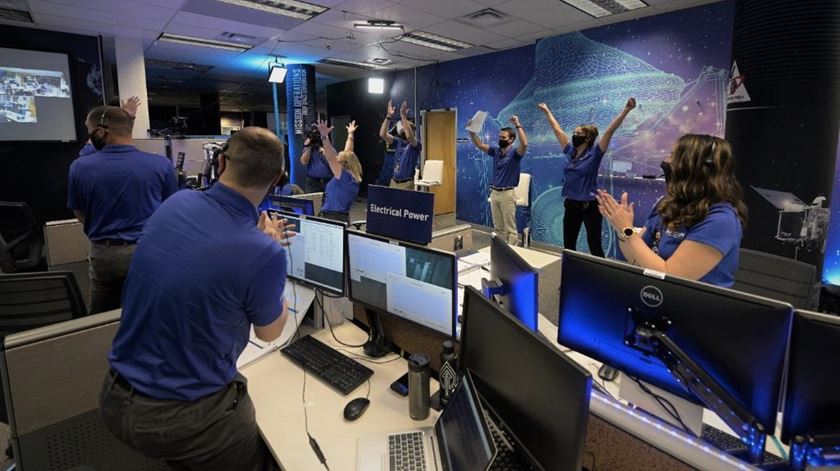 Equipa da NASA celebra o sucesso da operação. Foto: Twitter/NASA 