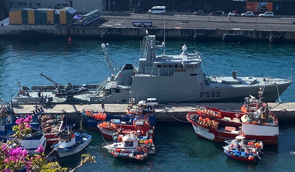 Navio NRP Mondego da Marinha portuguesa teve de ser rebocado. Foto: Liliana Monteiro/RR