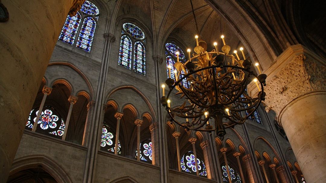 Um dos castiçais da catedral. Foto: Pixabay.