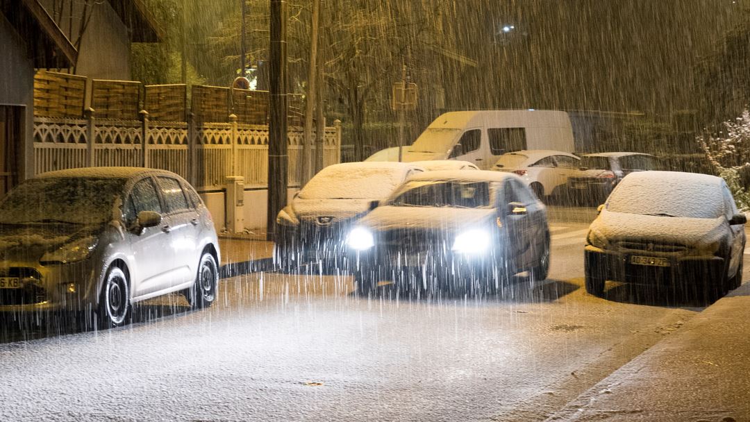 A neve caiu com intensidade também em Lyon. Foto: Reuters