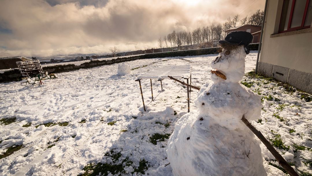 Boneco de neve em Vila Pouca de Aguiar. Foto: Pedro Sarmento Costa/Lusa