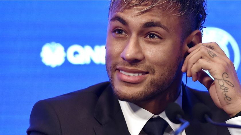 Neymar durante a sua apresentação. Foto: Christophe Petit Tesson/EPA
