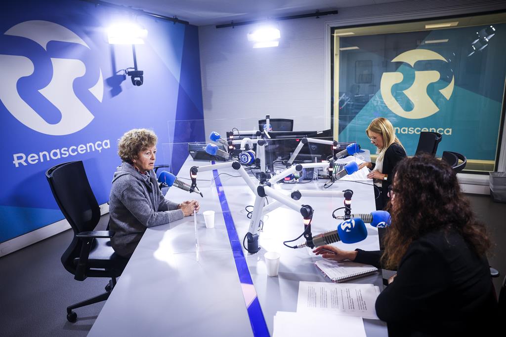 Maria José Morgado durante a gravação do programa Hora da Verdade nos estúdios da Renascença, em Lisboa. Foto: Nuno Ferreira Santos/Público