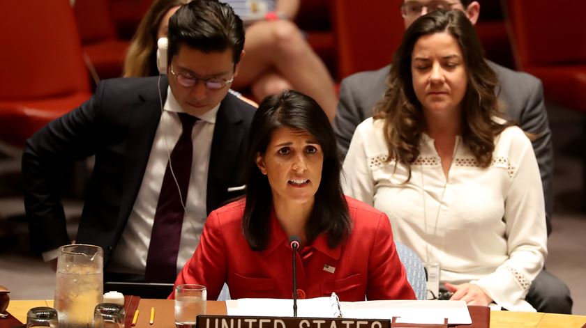 Nikki Haley, a embaixadora norte-americana junto da ONU. Foto: Andrew Gombert/EPA