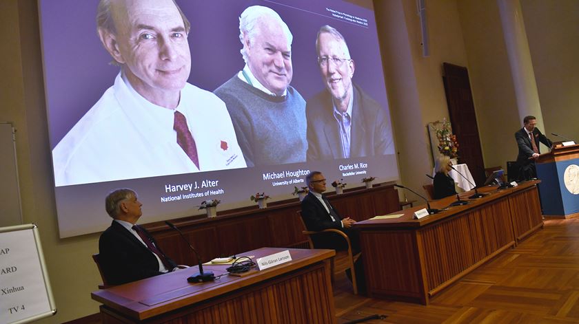Harvey J. Alter e Charles M. Rice e ao britânico Michael Houghton foram os distinguidos com o Nobel da Medicina. Foto:EPA
