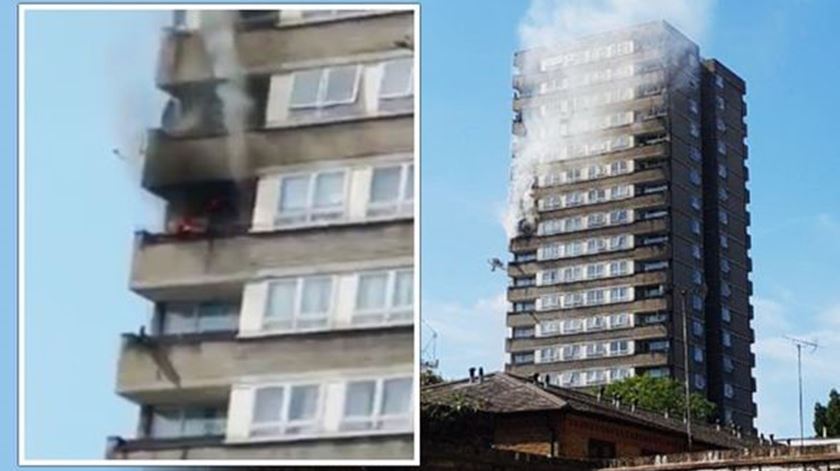 Incêndio em varanda de um prédio em Notting Hill, Inglaterra. Foto: Twitter @Fatos_Hoti / @999London