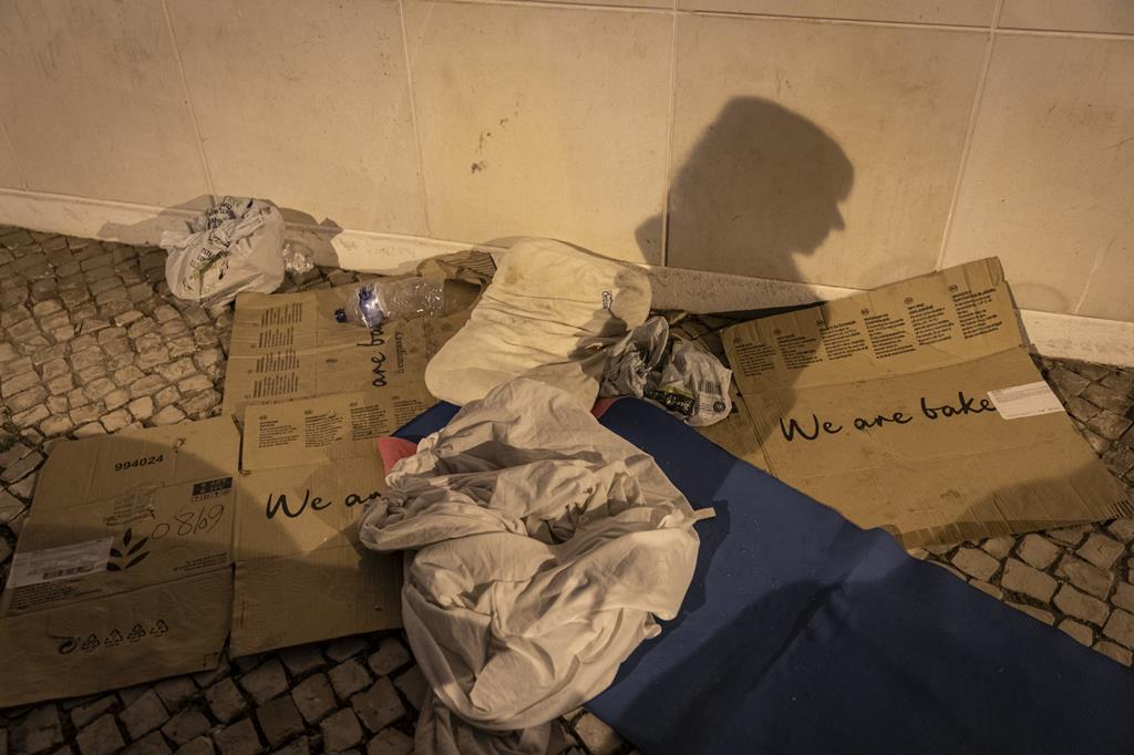 Com a crise da habitação, as associações têm cada vez mais dificuldade em arranjar resposta para quem está na rua. Foto: Miguel Marques Ribeiro/ RR