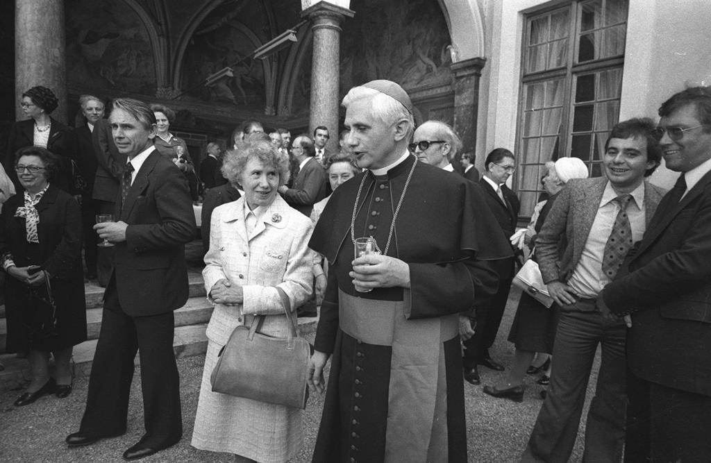 O Papa Bento XVI aquando da sua nomeação como arcebispo de Munique, em 1977. Foto: Reuters
