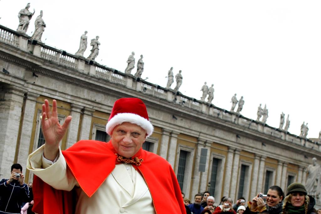 O apego do Papa a costumes e vestimentas mais tradicionais mereceu-lhe críticas de alguns dentro da Igreja. Foto: Alessia Pierdomenico/Reuters