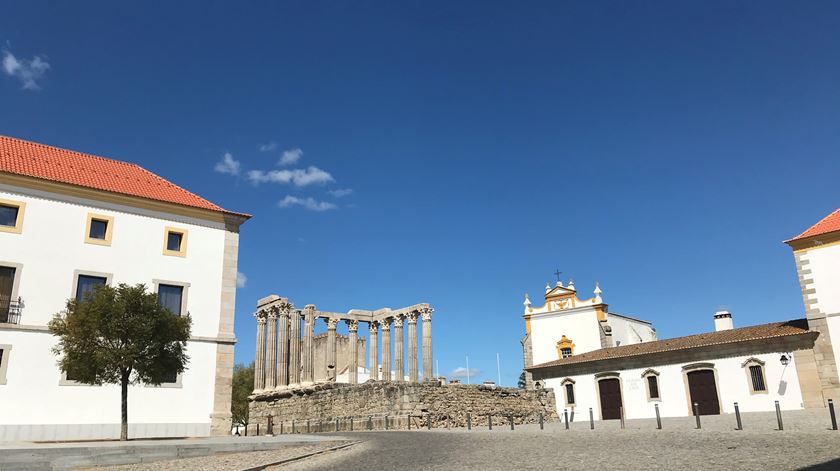 O Templo Romano, ex-libris sem visitantes. Foto: Rosário Silva/RR