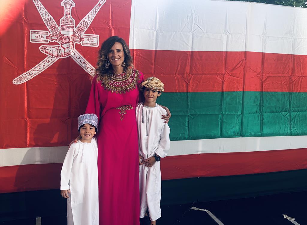 Maria João Trindade em Omã, com os seus filhos. Foto: MJT