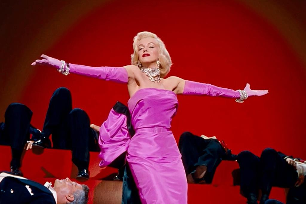 Frame do filme "Os Homens Preferem as Loiras" de Marilyn Monroe