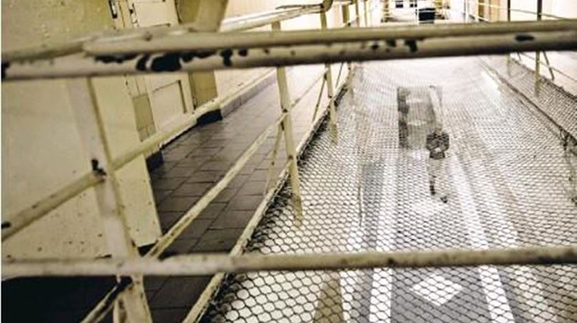 Reclusos já estão a sair das cadeias, mas os guardas prisionais criticam. Foto: Obra Vicentina de Auxílio aos Reclusos