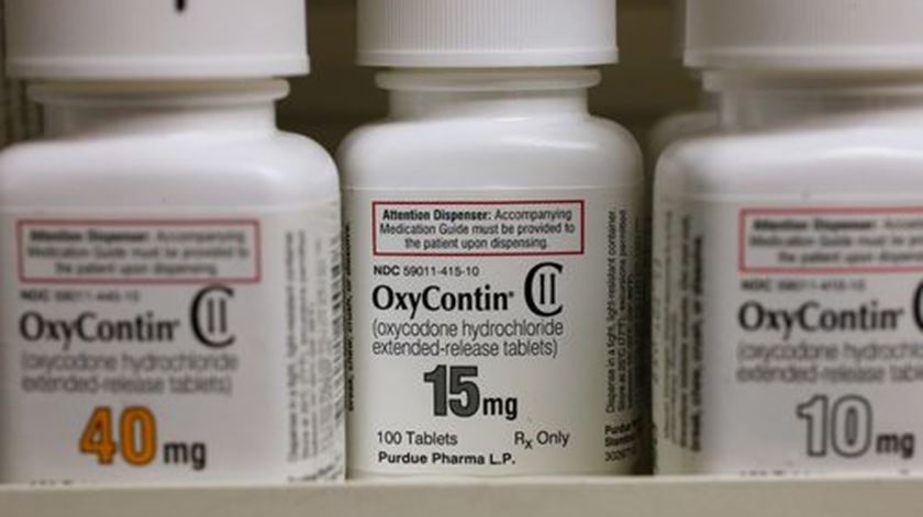 Justiça dos EUA decide que fabricante de OxyContin terá de se dissolver e criar uma nova entidade dedicada ao "bem público". Foto: Getty Images