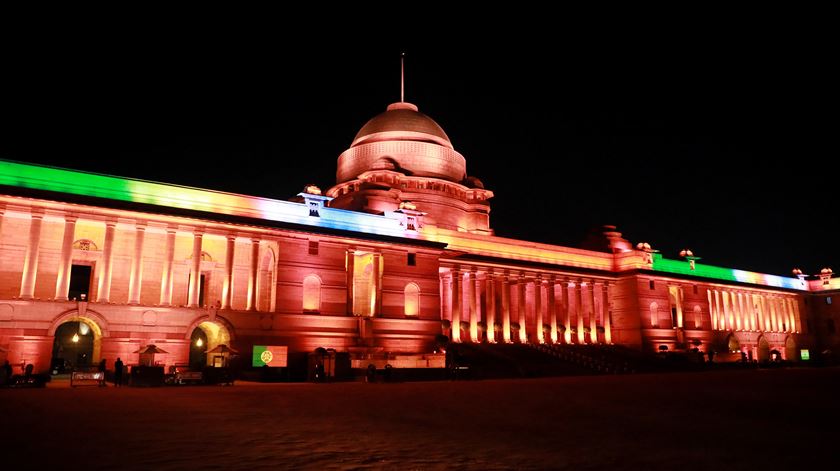 Palácio Presidencial Rashtrapati Bhavan iluminado com as cores de Portugal. Nova Deli Foto: Estela Silva/Lusa