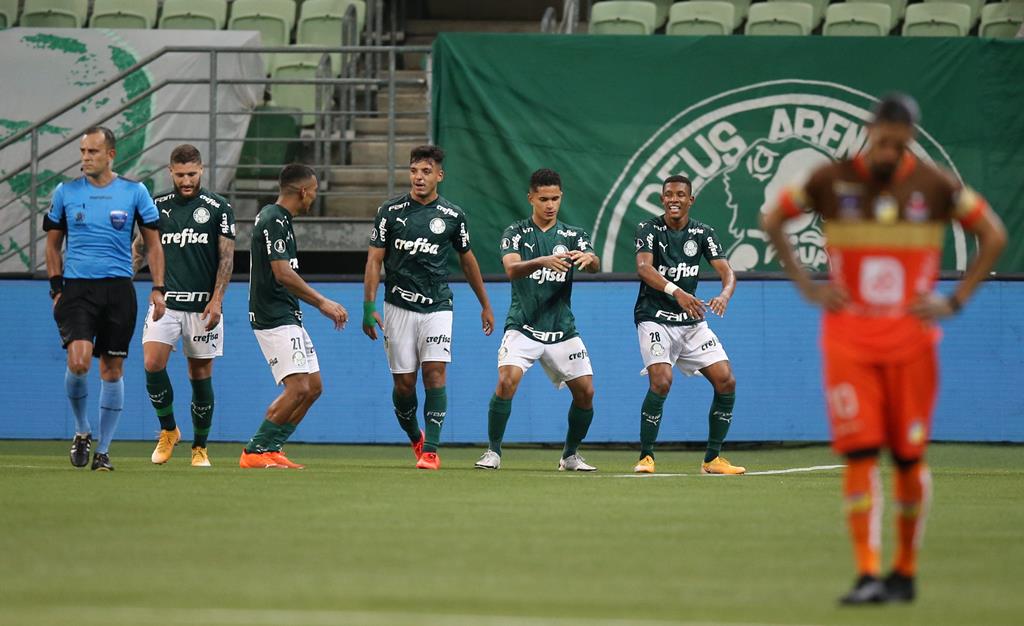 Abel leva Palmeiras às meias-finais da Libertadores pelo quarto