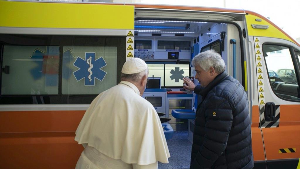 Papa abençoa ambulância. Foto: Vaticano
