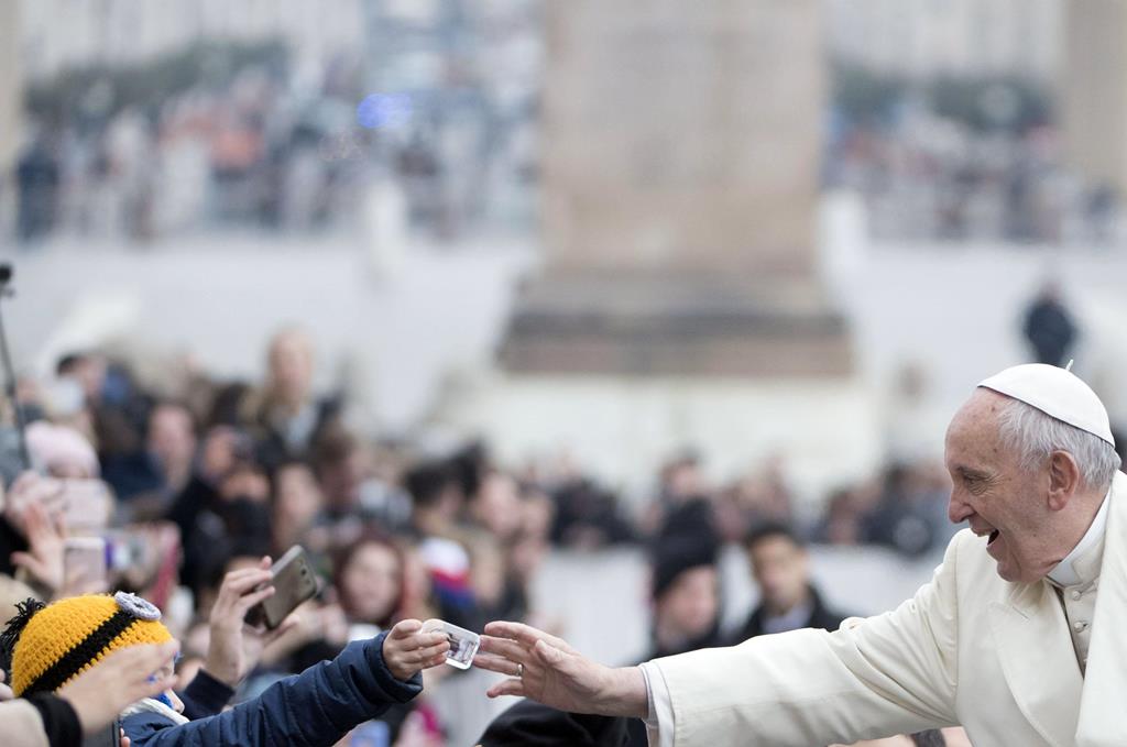 Papa Francisco tala de saúde, futuro da igreja e tentativas de