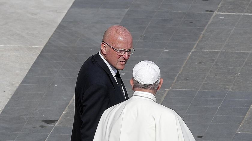 Papa Francisco com o ex-diretor da polícia do Vaticano Domenico Giani. Foto: Ricardo Antimiani/EPA