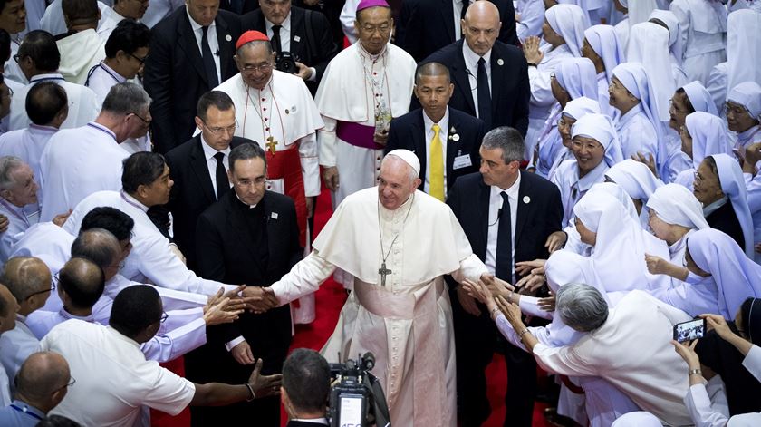 Papa Francisco com religiosos e religiosas na Tailândia. Foto: Diego Azubel/EPA
