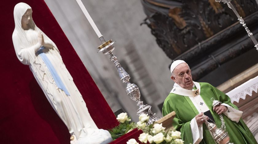 Papa Francisco, durante a celebração da missa no Dia Mundial dos Pobres. Foto: Claudio Peri/EPA