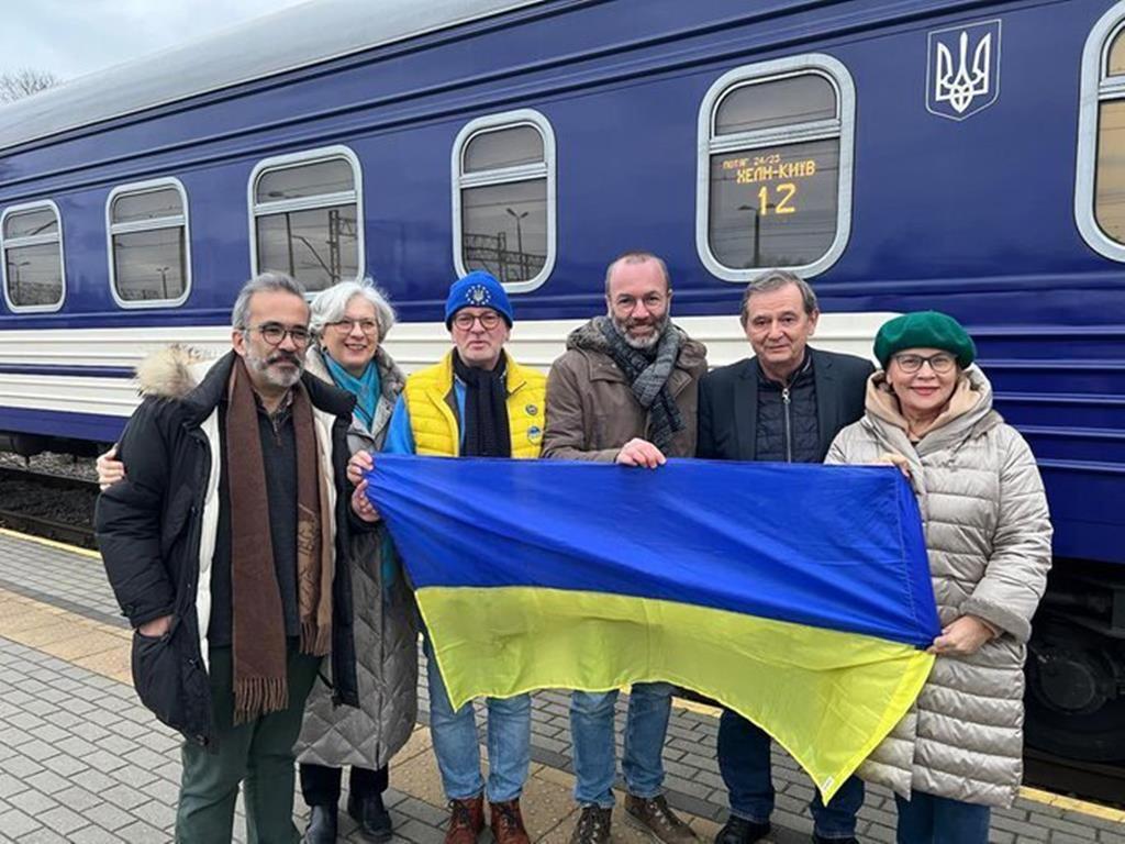 Paulo Rangel e a delegação de eurodeputados de visita à Ucrânia. Foto: Twitter