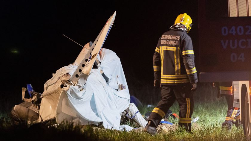 Destroços da aeronave que caiu, no sábado, em Bragança Foto: Pedro Sarmento Costa/Lusa