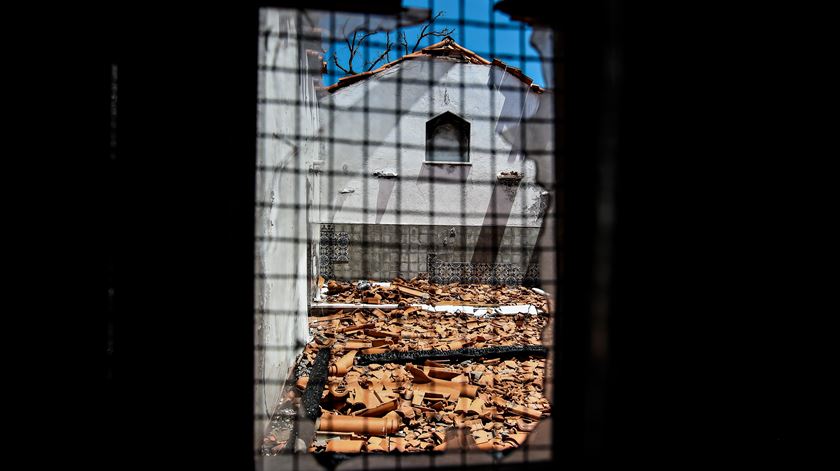 População está frustrada com a falta de investimento na reconstrução do espaço religioso da aldeia. Foto: Paulo Novais/Lusa