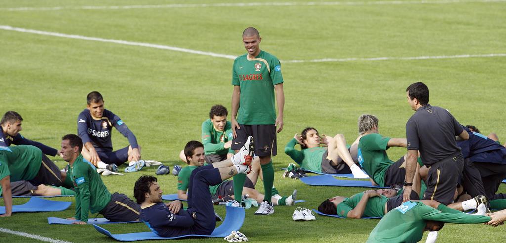 Pepe num dos primeiros treinos pela seleção nacional, em 2008 Foto: Nacho Doce/Reuters